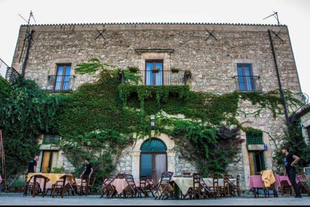 Agriturismo Feudo Tudia Landro Екстериор снимка